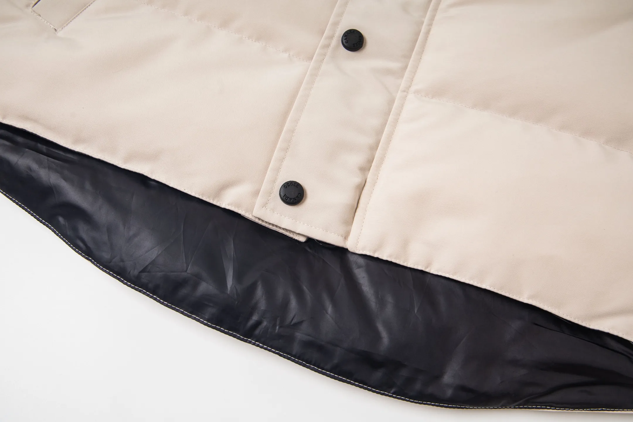 P360 Canada Goose/Canada Goose Black Label #Freestyle Crew 4151mb men's and women's vest down ➖ Imported Behringer embroidery machine customized 10,000-needle embroidery label! ➖ Imported 21-count polyester-cotton blended original fabric, using Feather-Light 10D waterproof coating fabric, made of 84.5% polyester fiber and 15.5% cotton, 100% the best feel in the entire network! ➖ The genuine official website uses the national standard 80 white duck down, and will never be misled by false claims such as 90 down or goose down! ➖ 100% nylon nylon lining with double double-layer sealing design to prevent velvet from running away. Top-grade polar fleece is used in the collar and pockets to keep warm and comfortable! ➖ Yoshida YKK provides original custom-made electroplated sliders. YKK two-way lockable zippers are tight and smooth and will not peel off paint! ➖ 3M composite original Velcro is durable, and all accessories and hardware are disassembled and customized! ⛔No slander, no exaggeration, no need for too much copywriting, because it is focused, it is professional!  SIZE: XS S M L XL XXL